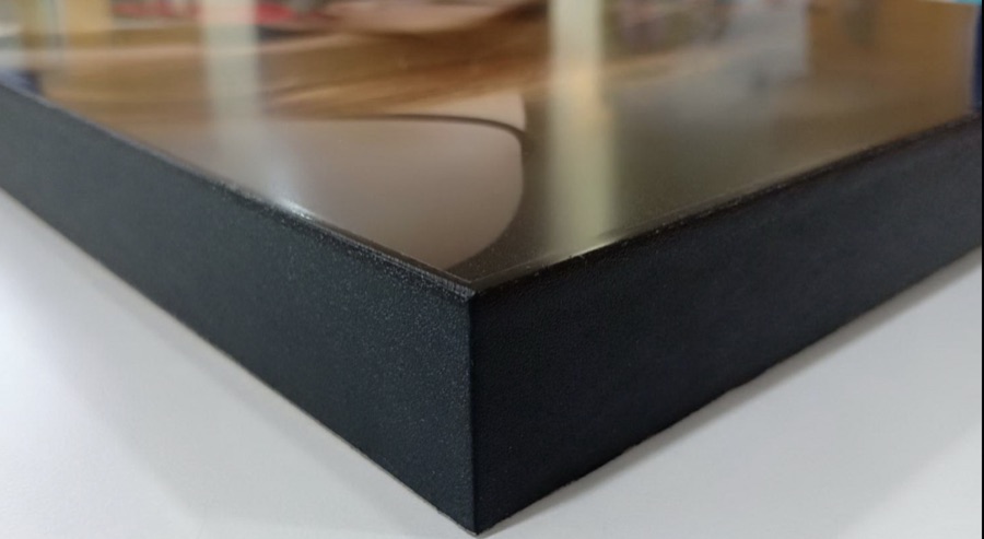 黑色shadow box相框角部,展示3英寸深度