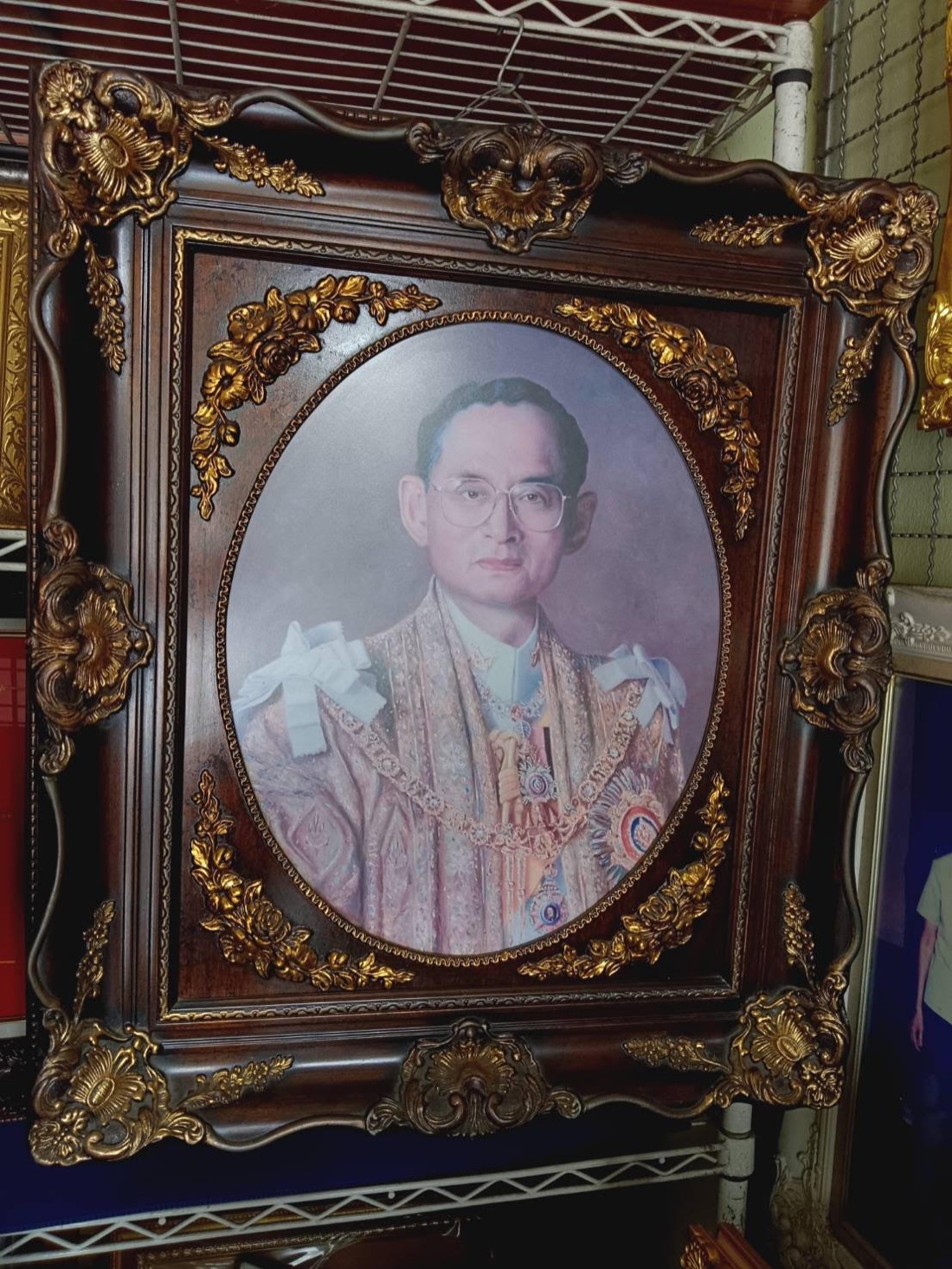 กรอบหลุยส์ไม้จริงคุณภาพสูงใส่พระบรมฉายาลักษณ์